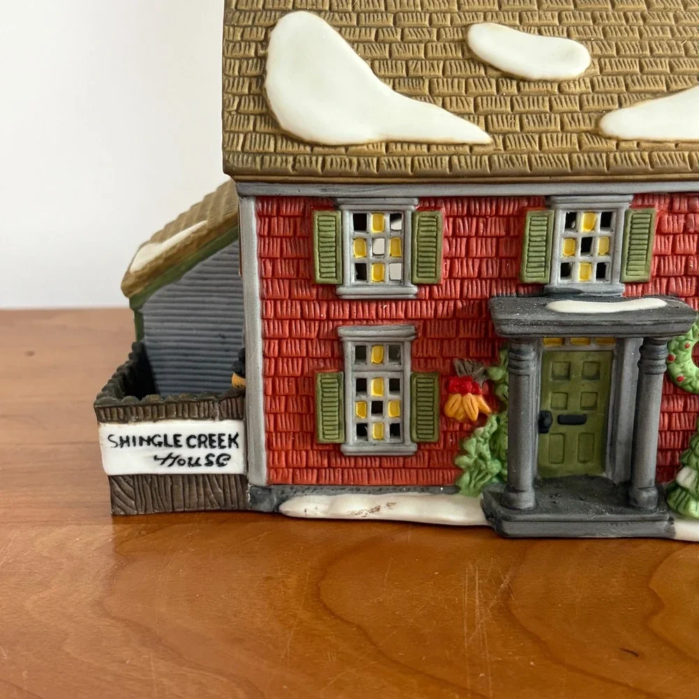 Dept 56 New England Village Shingle Creek House 5946-3‎ Porcelain Christmas 1990